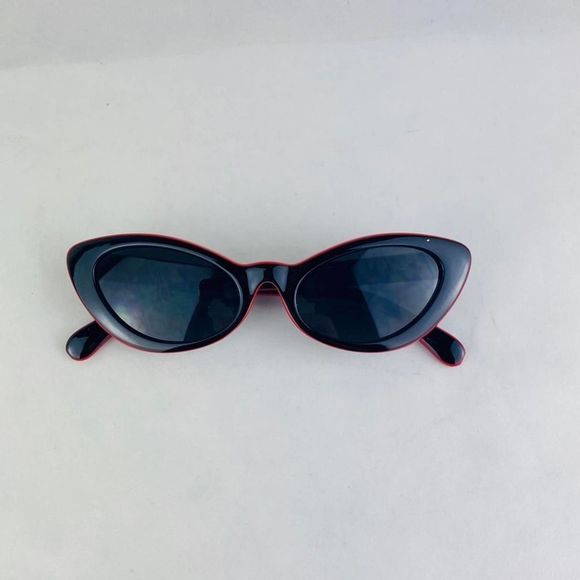 Funky cat eye sunglasses with - Picture 1 of 4